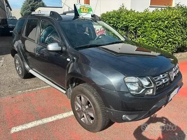 Usata Dacia Duster Lauréate 105 CV (77 kW) 2014 Grigio SUV