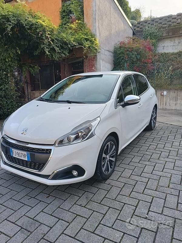 Usata Peugeot 208 Allure 82 CV (60 kW) 2017 Bianco Utilitaria