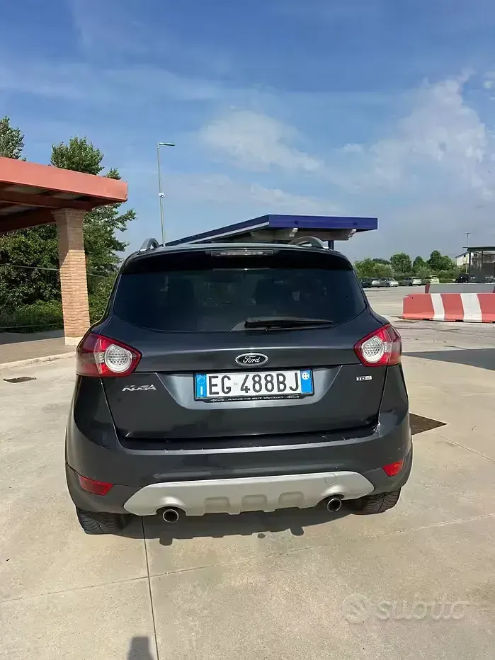Usata Ford Kuga 140 CV (102 kW) 2012 Bluazzurro SUV