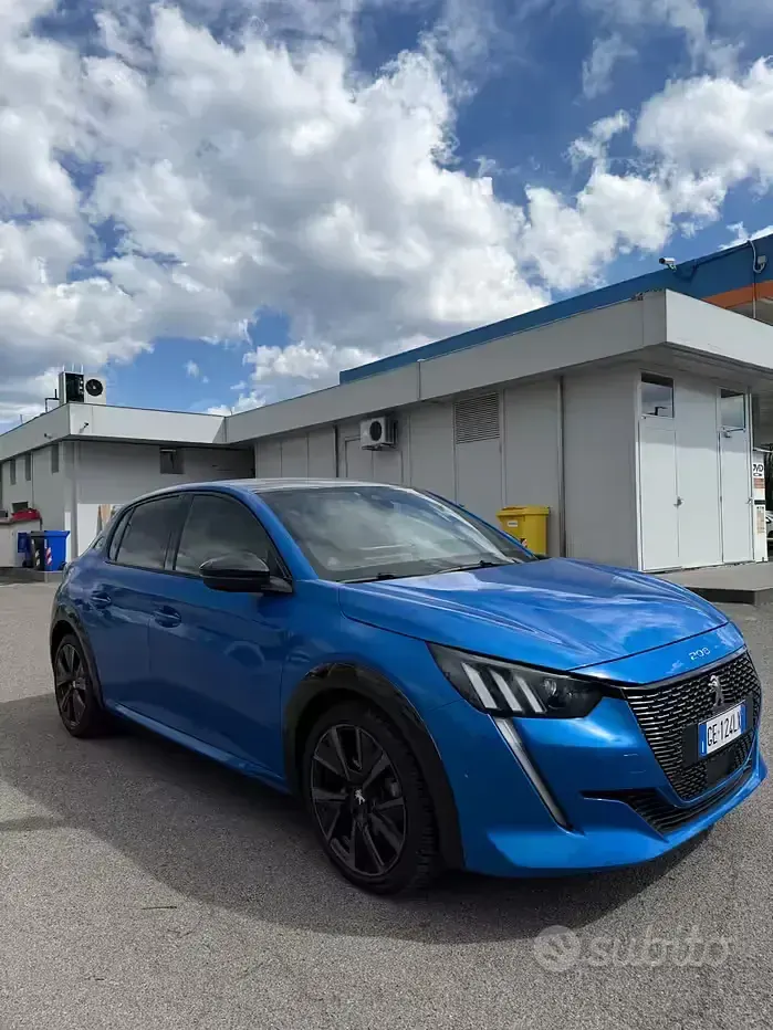 Usata Peugeot 208 GT 131 CV (96 kW) 2021 Blu Utilitaria