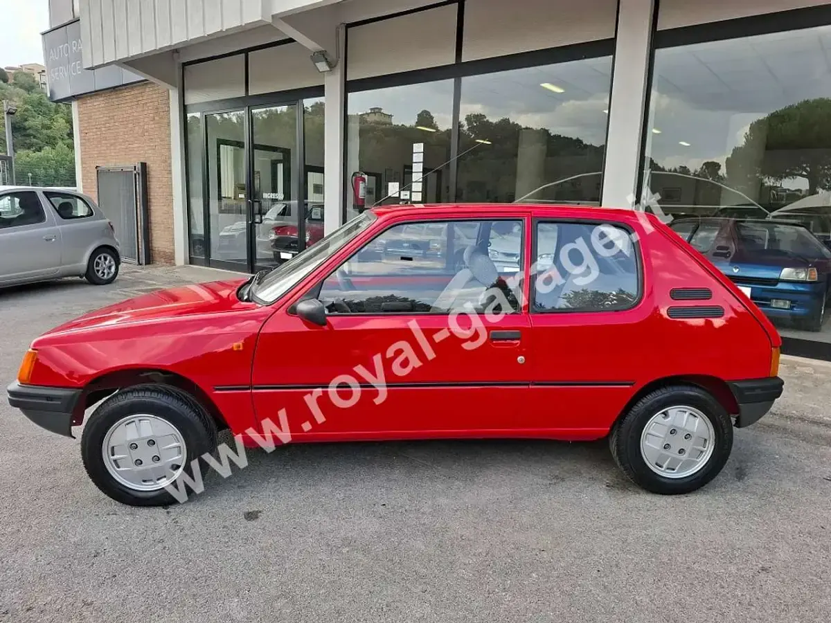 Usata Peugeot 205 60 CV (44 kW) 1989 Rouge vallelunga (p3kb) Berlina