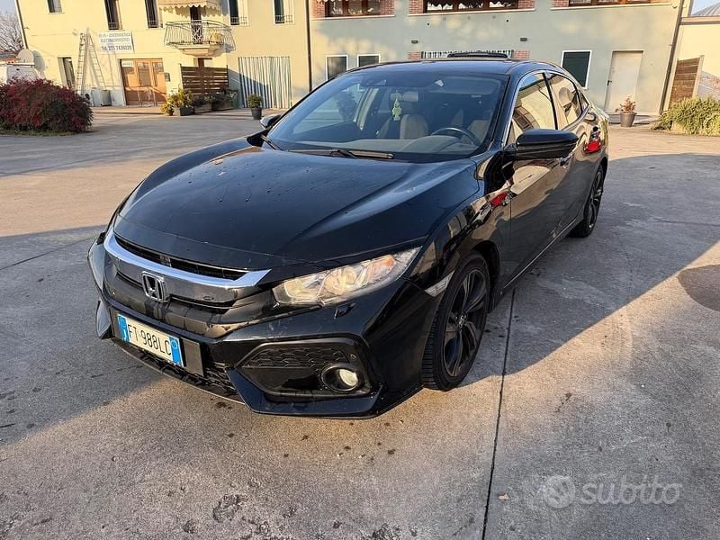 Nero Usata 2019 Honda Civic Comfort Tre volumi | 10.800 € - Immagine 1/4