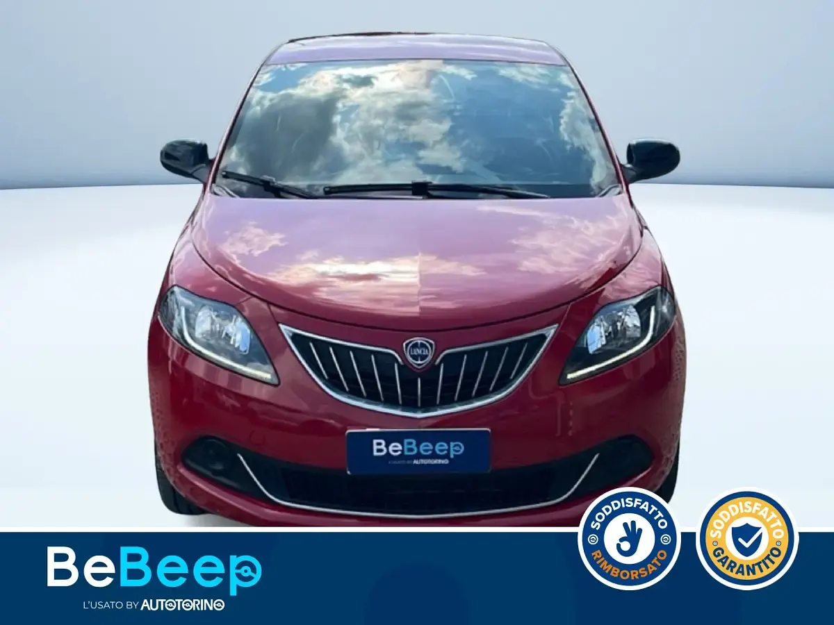 Usata Lancia Ypsilon Silver 70 CV (51 kW) 2022 Rosso metallizzato Utilitaria