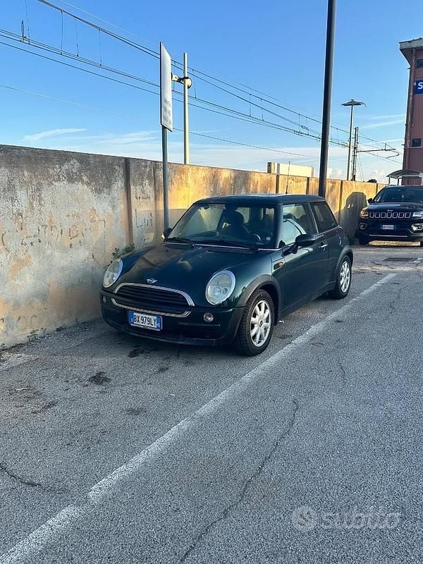 Begagnad Mini ONE 90 HK (66 kW) 2002 Grön Halvkombi
