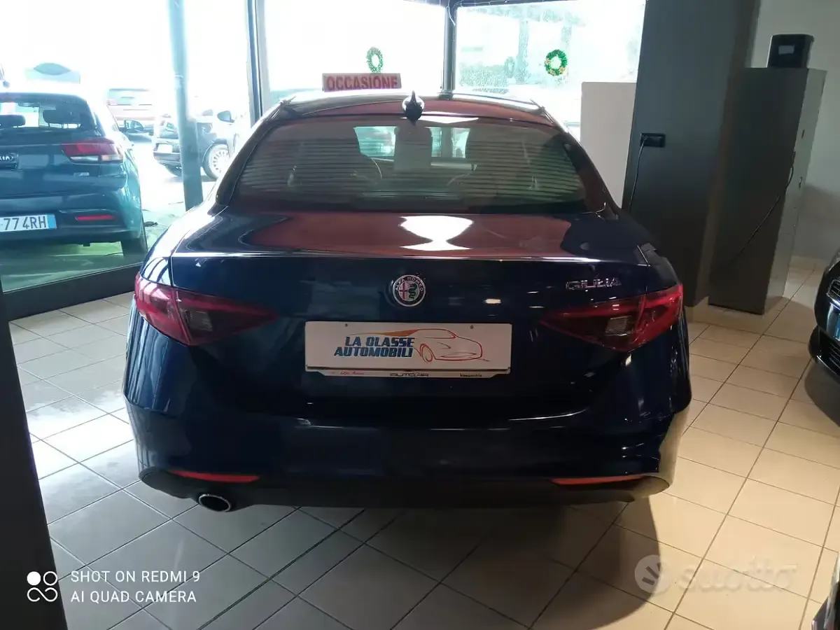 Usata Alfa Romeo Giulia 150 CV (110 kW) 2017 Bluazzurro Berlina