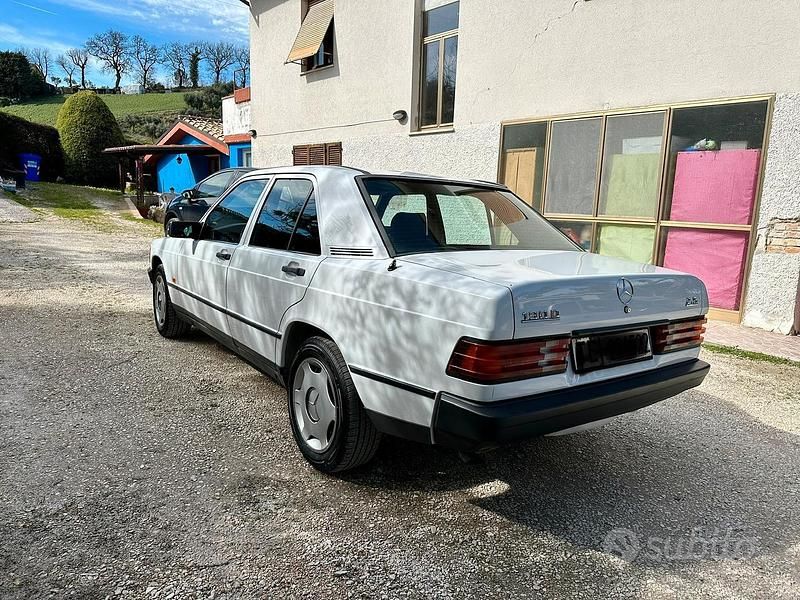 Usata Mercedes 190 90 CV (66 kW) 1987 Bianco Berlina