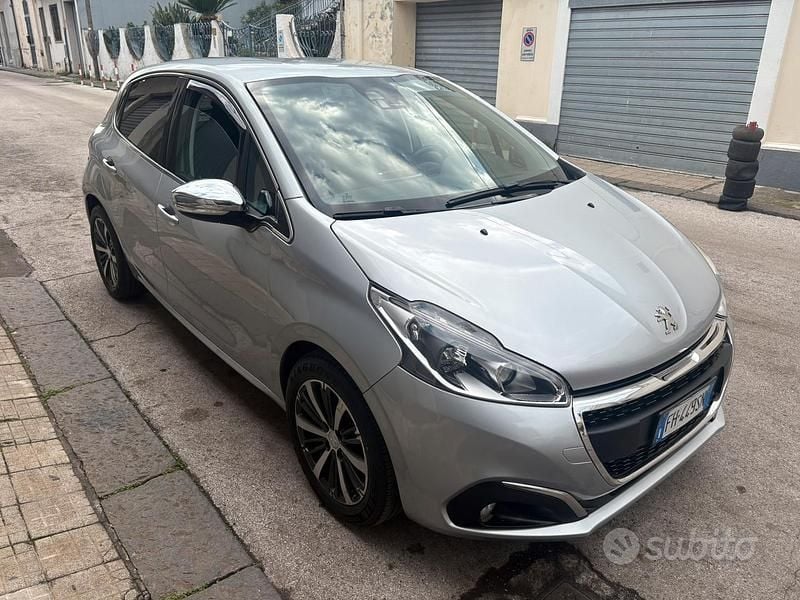 Usata Peugeot 208 2017 Grigio Utilitaria