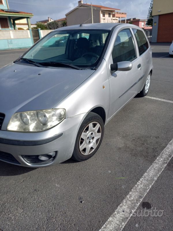 Usata Fiat Punto 60 CV (44 kW) 2004 Grigio Utilitaria