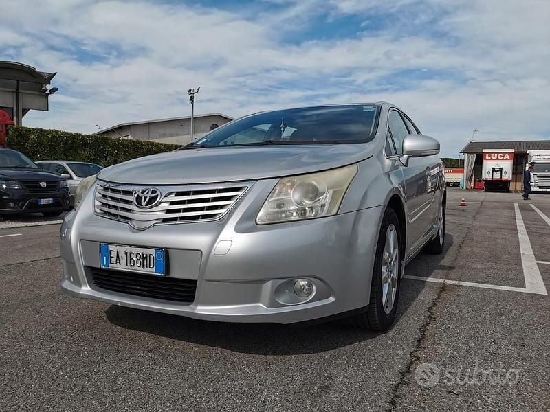 Usata Toyota Avensis Plus 126 CV (92 kW) 2010 Grigio Station wagon