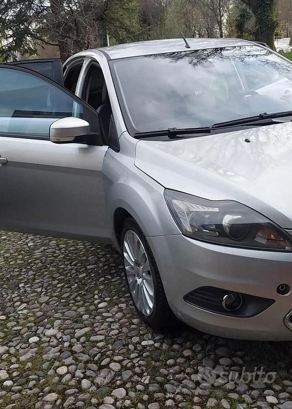 Usata Ford Focus Titanium 90 CV (66 kW) 2008 Grigio Berlina