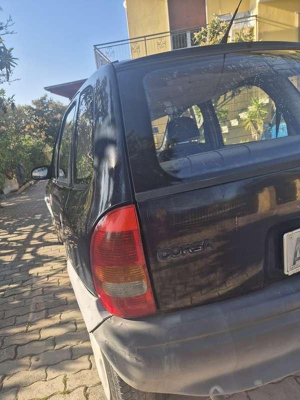 Usata Opel Corsa Swing 45 CV (33 kW) 1995 Nero Berlina