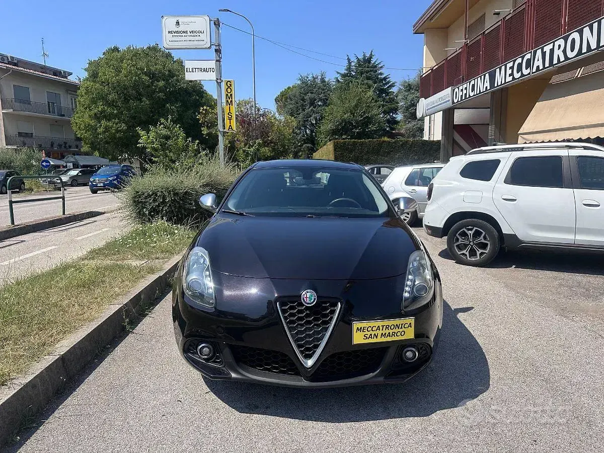 Usata Alfa Romeo Giulietta Super 120 CV (88 kW) 2018 Nero Utilitaria