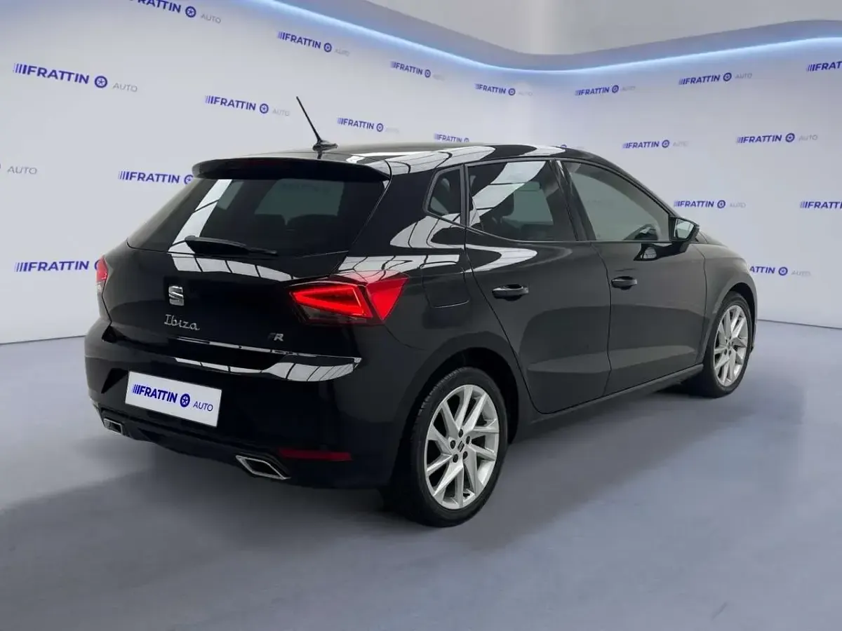 Usata Seat Ibiza FR 95 CV (69 kW) 2024 Nero midnight [0e0e]  metalli Utilitaria