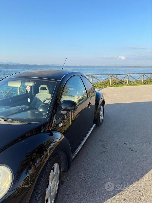 Usata VW New Beetle 90 CV (66 kW) 1999 Nero Utilitaria