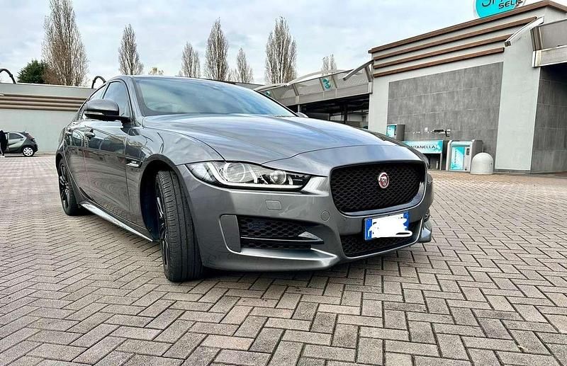 Usata Jaguar XE R-Sport 179 CV (131 kW) 2017 Berlina