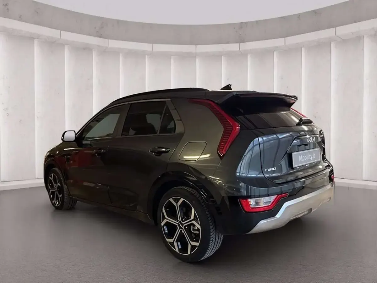 Käytetty Kia Niro Style 141 HP (103 kW) 2023 Harmaa Katumaasturi