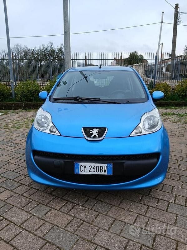 Usata Peugeot 107 68 CV (50 kW) 2005 Blu Utilitaria