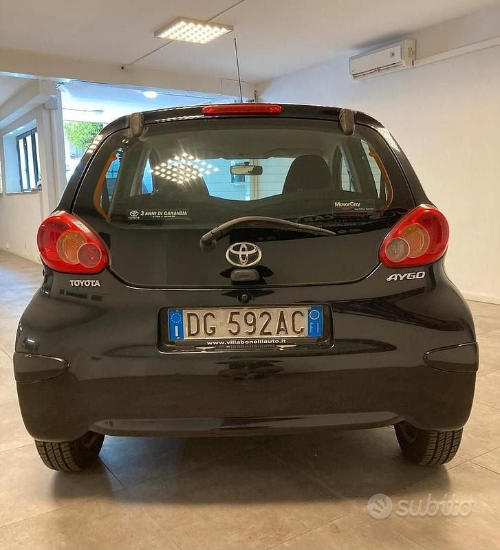 Usata Toyota Aygo 68 CV (50 kW) 2008 Nero Utilitaria