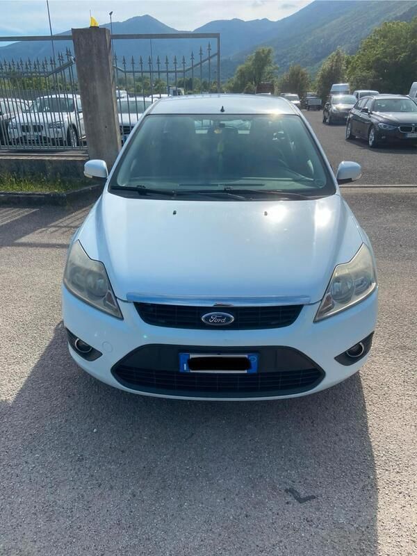 Begagnad Ford Focus 90 HK (66 kW) 2009 Vit Kombi