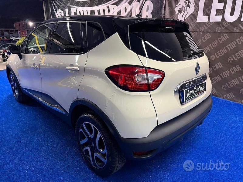 Usata Renault Captur Zen 90 CV (66 kW) 2015 Beige SUV