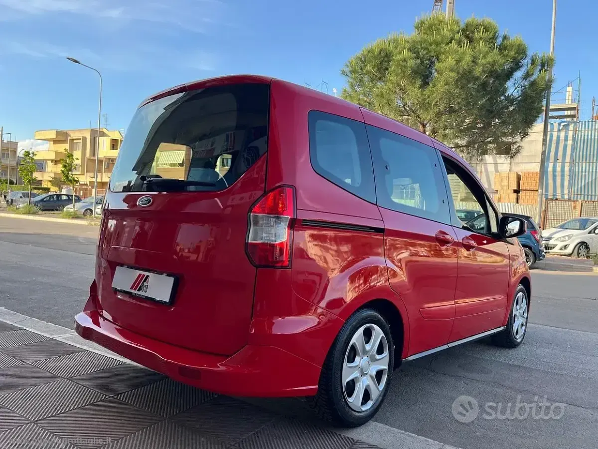 Occasion Ford Tourneo Courier Sport 75 PK (55 kW) 2018 Rood MPV