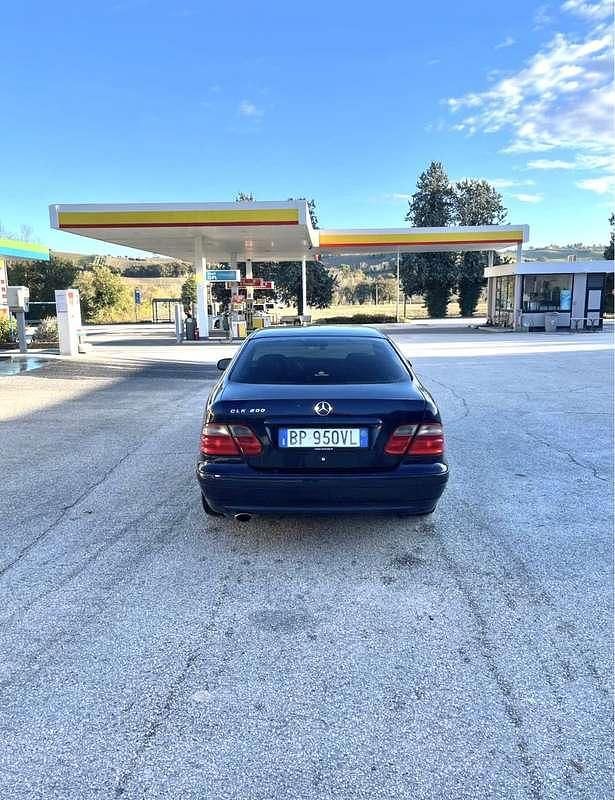 Begagnad Mercedes CLK200 Elegance 163 HK (119 kW) 2000 Sportkupé