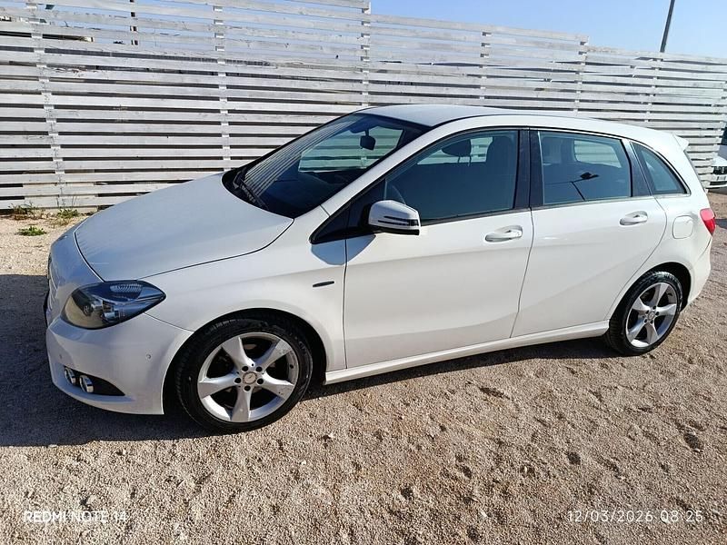 Usata Mercedes B180 Premium 109 CV (80 kW) 2012 Bianco Monovolume