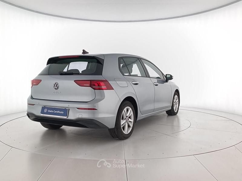Usata VW Golf VIII Life 116 CV (85 kW) 2025 Dolomite silver metallizzato Berlina