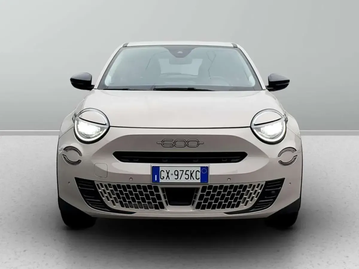 Usata Fiat 600 110 CV (80 kW) 2024 Beige SUV