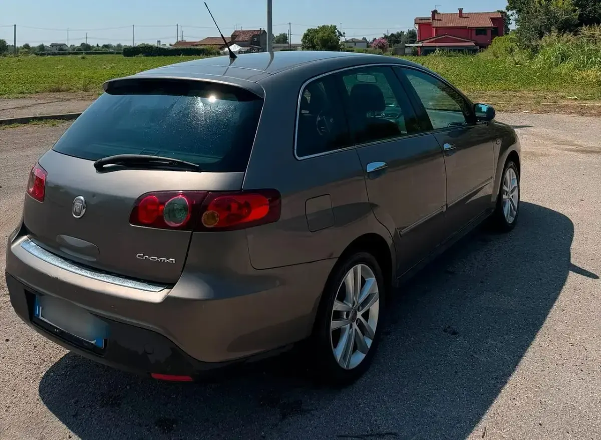 Usata Fiat Croma 147 CV (108 kW) 2011 Marrone Station wagon