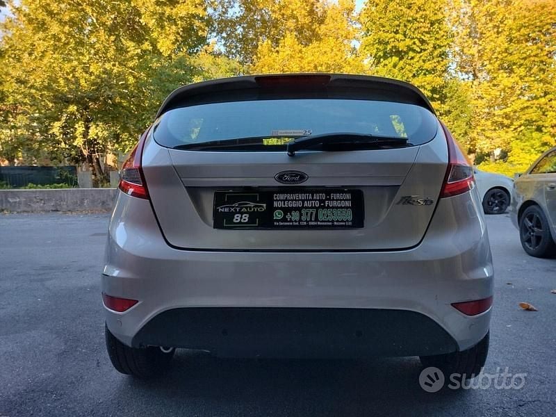 Second-hand Ford Fiesta 60 CP (44 kW) 2010 Argintiu Hatchback
