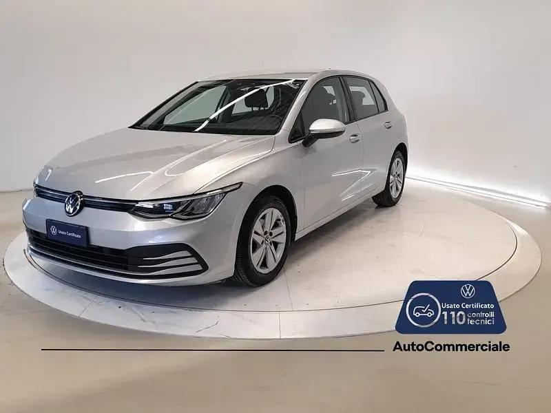 Usata VW Golf VIII Life 150 CV (110 kW) 2020 Argento Berlina