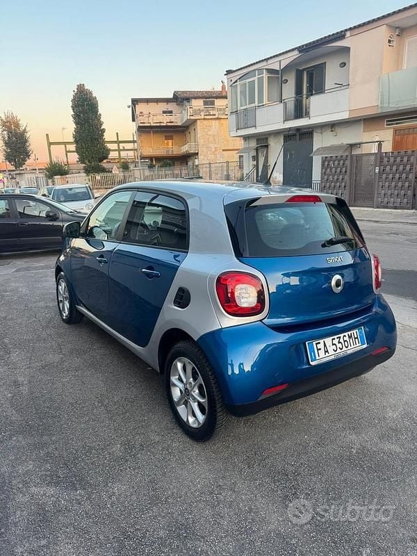 Usata Smart ForFour Passion 71 CV (52 kW) 2015 Blu Utilitaria