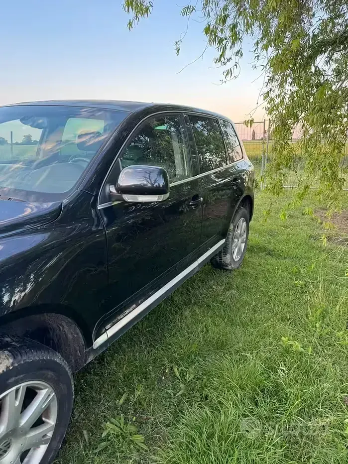Usata VW Touareg 174 CV (127 kW) 2007 Nero SUV