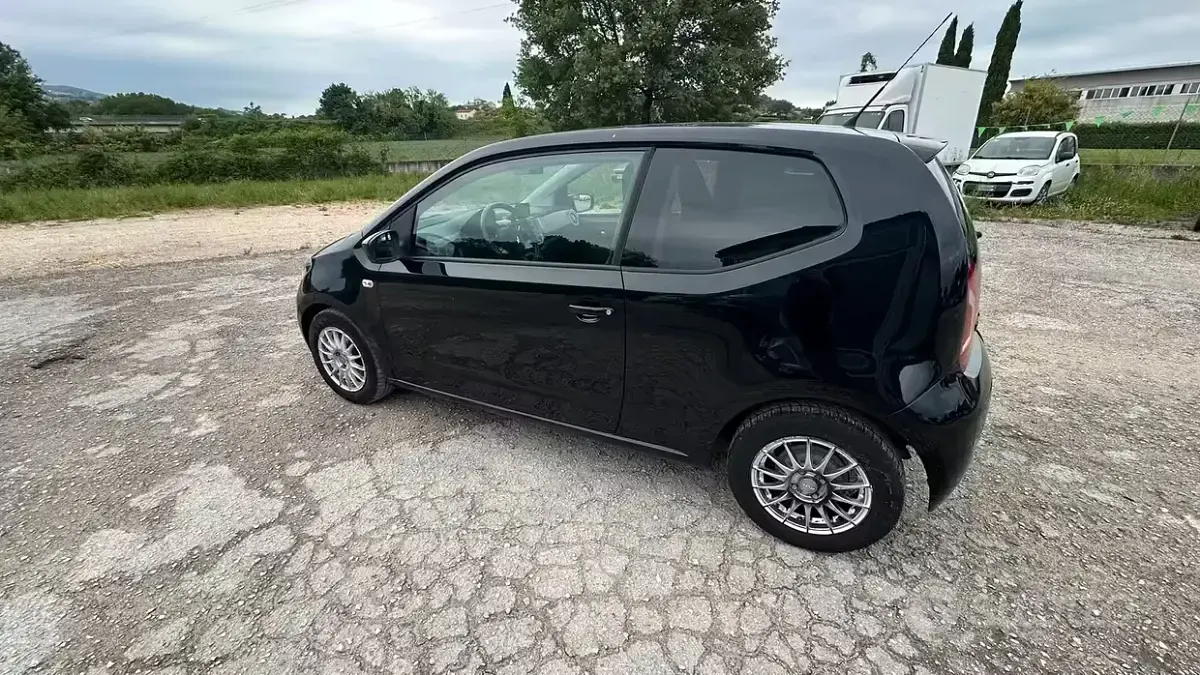 Begagnad VW up! 75 HK (55 kW) 2012 Svart Halvkombi