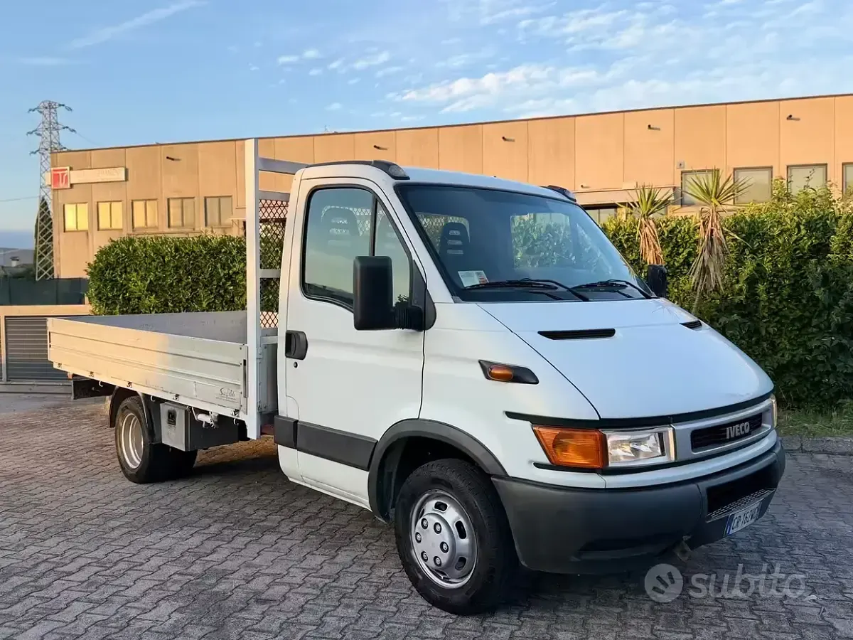 Usata Iveco Daily 125 CV (91 kW) 2004 Bianco