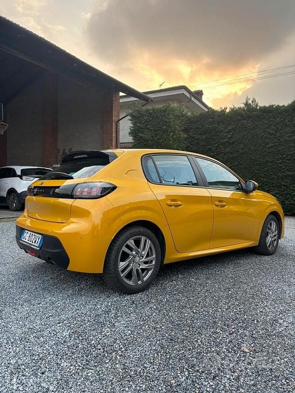 Usata Peugeot 208 75 CV (55 kW) 2020 Giallo Utilitaria