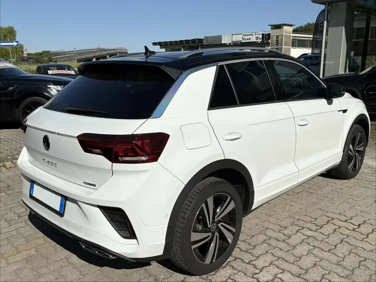 Usata VW T-Roc R-line 150 CV (110 kW) 2023 Bianco tetto nero SUV