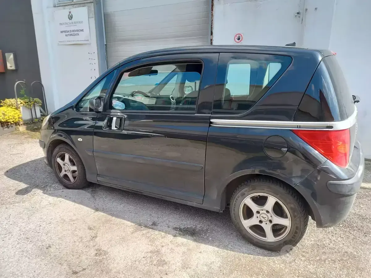 Usata Peugeot 1007 68 CV (50 kW) 2006 Nero Monovolume