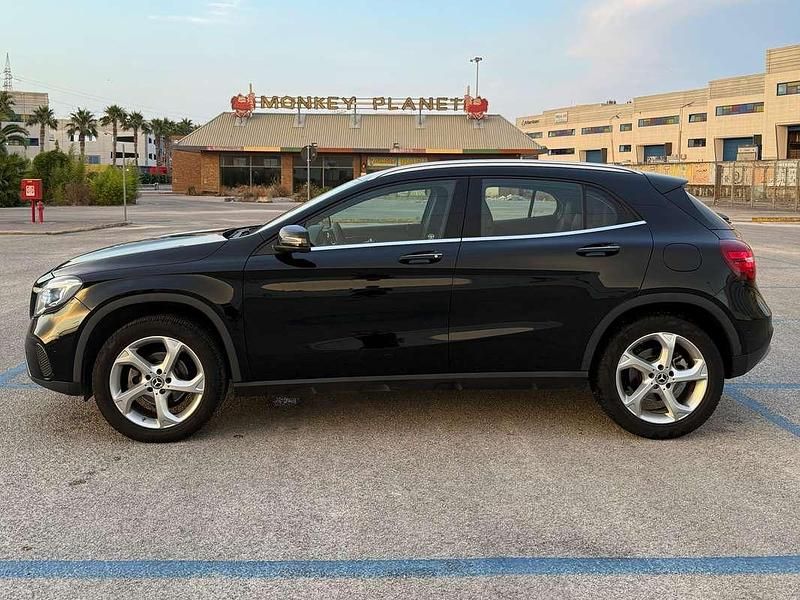 Usata Mercedes GLA200 136 CV (100 kW) 2019 Nero SUV