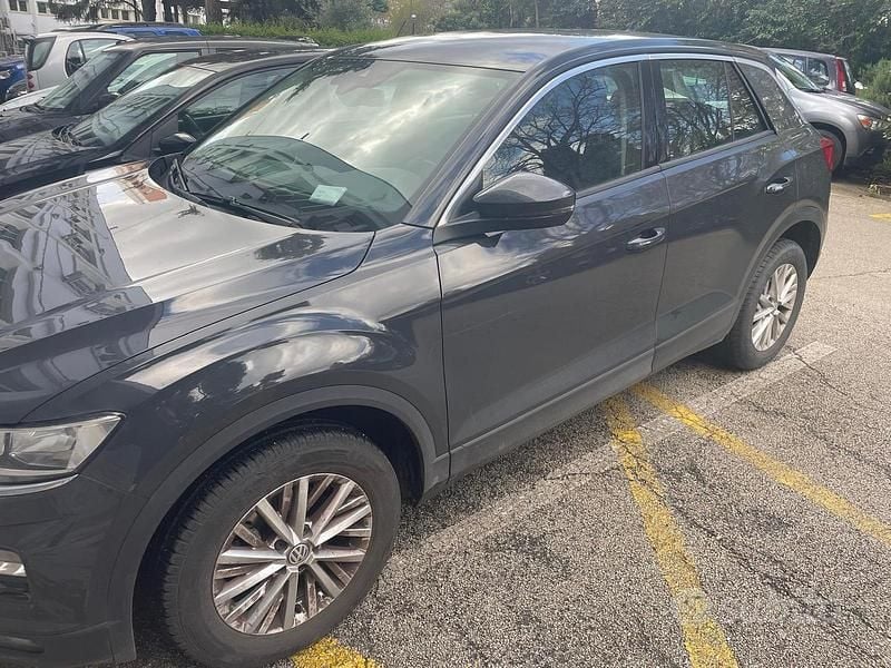 Usata VW T-Roc Business 115 CV (84 kW) 2020 Grigio SUV