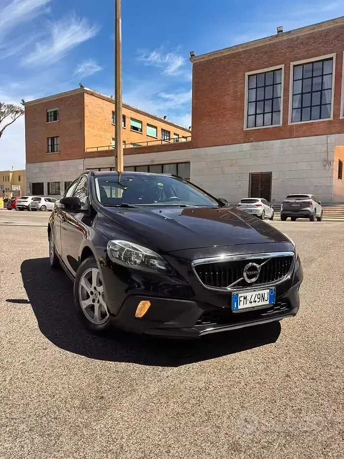 Usata Volvo V40 CC 120 CV (88 kW) 2017 Nero Station wagon