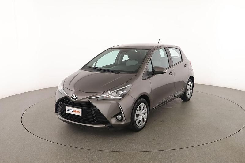 Usata Toyota Yaris Active 70 CV (51 kW) 2017 Grigio