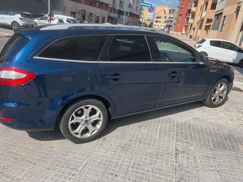 Usata Ford Mondeo Titanium 140 CV (102 kW) 2010 Blu Station wagon