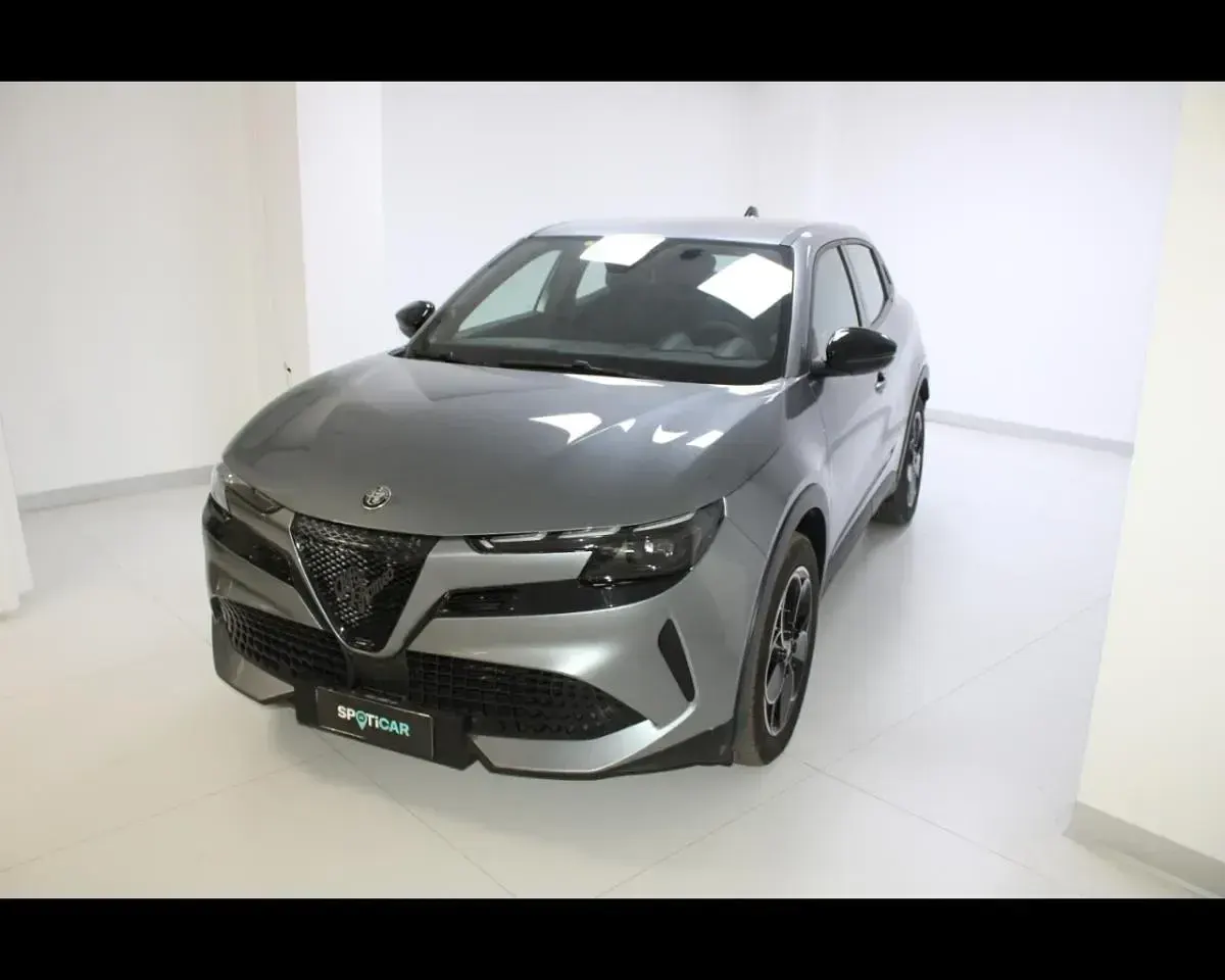 Usata Alfa Romeo Junior 61 kW (84 CV) 2025 Grigio SUV