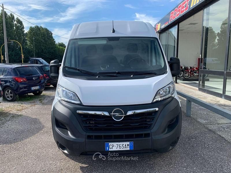 Usata Opel Movano 140 CV (102 kW) 2023 Bianco