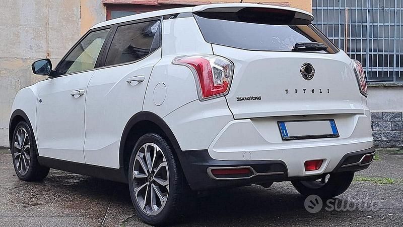 Usata Ssangyong (KGM) Tivoli 116 CV (85 kW) 2019 Bianco SUV