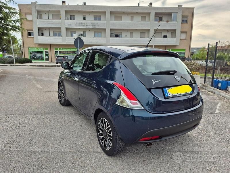 Usata Lancia Ypsilon 69 CV (50 kW) 2015 Blu Utilitaria