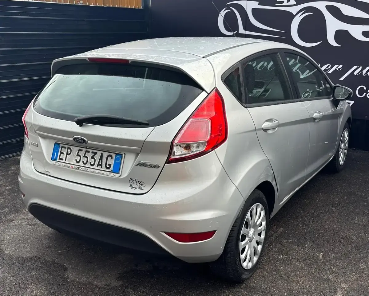Usata Ford Fiesta Titanium 75 CV (55 kW) 2013 Argento Berlina