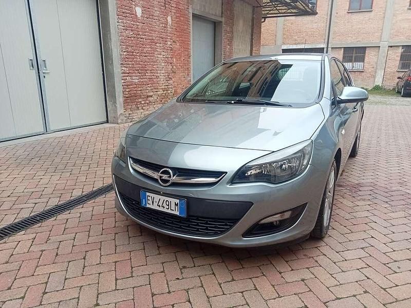 Usata Opel Astra 101 CV (74 kW) 2014 Grigio Berlina